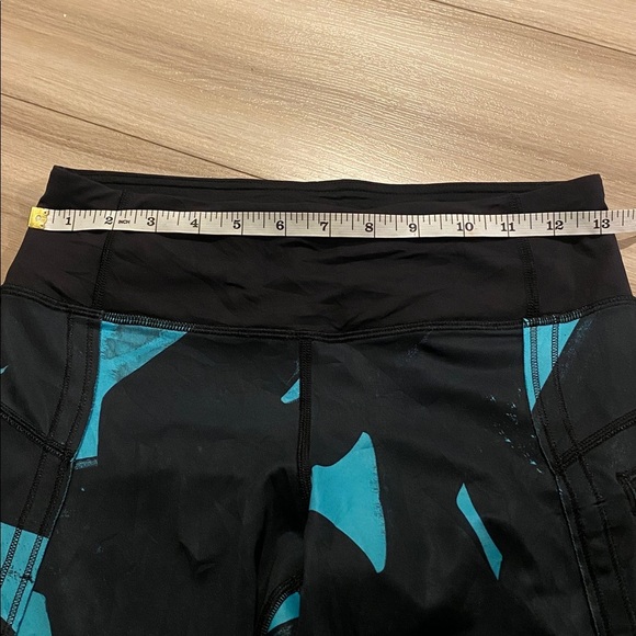 Lululemon leggings size 4 - Picture 3 of 9